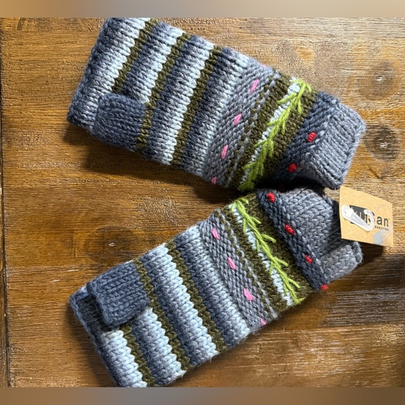 KuSan Fingerless Crotchet Gloves - Picture 2 of 4